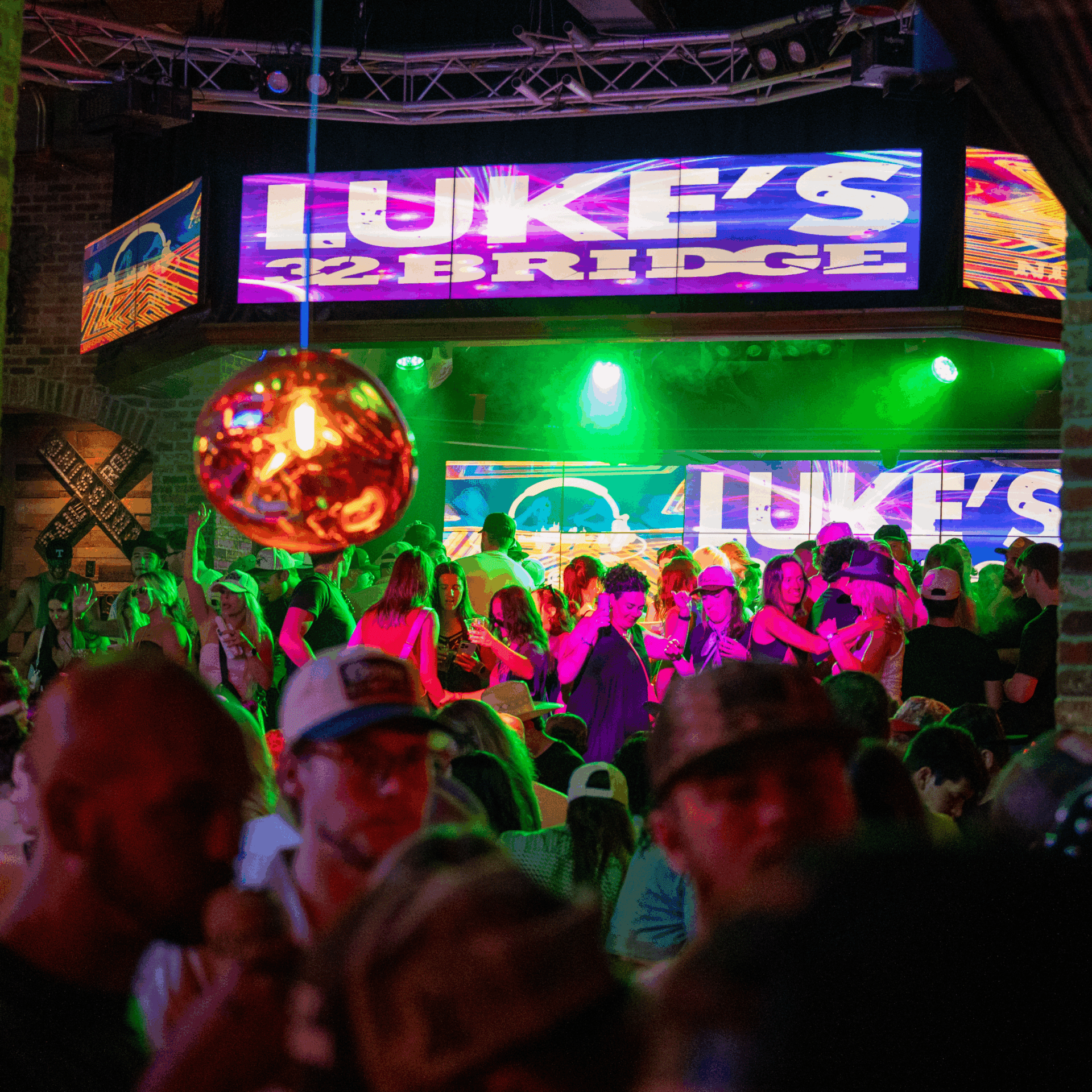 Luke's 32 Bridge lighting media